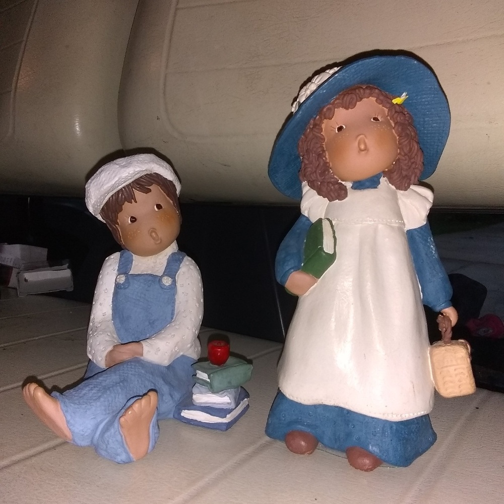 ARTAFFECTS SIMPLE WONDERS OFF TO SCHOOL FIGURINES